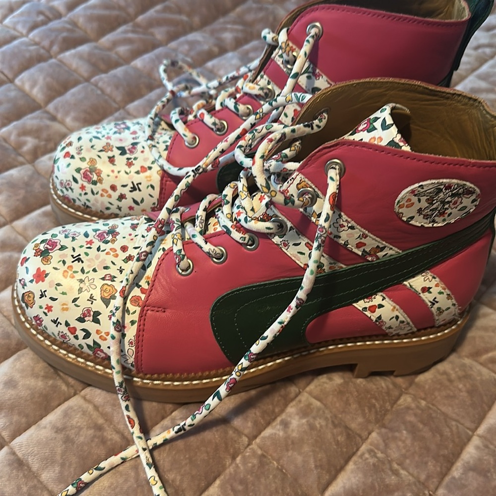 Size 10.5 John Fluevog 7th Heaven Whitty boots - Picture 2 of 4